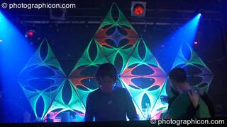 Hamish DJing to a backdrop of StringArt by Optical illusionS in the Digital Disco space at Echo System. London, Great Britain. © 2006 Photographicon